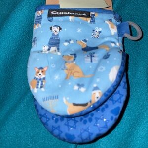 Cuisinart Hannukah dog oven mitts
